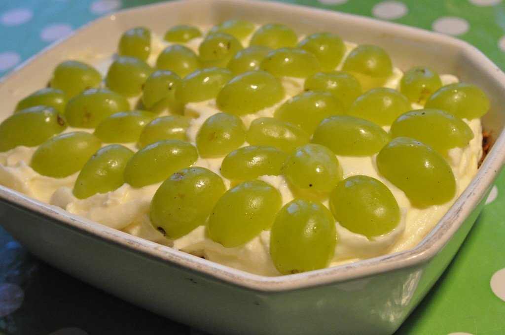 Ostekage med mascarponecreme og vindruer