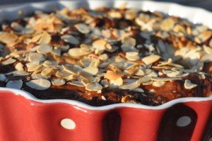 Svampet rabarberkage med marcipan & skyr 