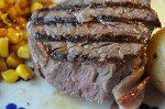 Oksemedaljon med bacon på grill eller pande