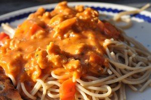 Kødsovs med kylling, pesto og fløde - til pasta