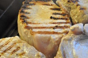 Skaftkoteletter på grill pande - med tilbehør
