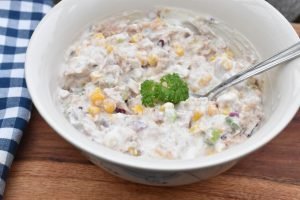 Tunsalat med majs opskrift – nem og sund