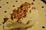 Tykmælksfromage med Daim og mandelknas