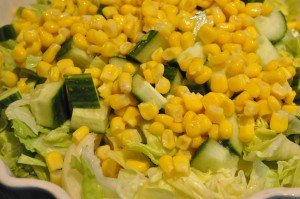 Grøn salat med majs