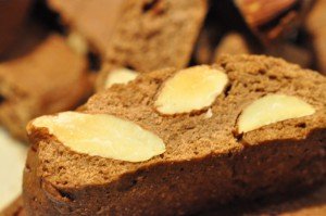 Sprøde smørbagte biscotti med appelsin, mandler og kakao