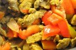 Suppe med svinekød, karry og grøntsager