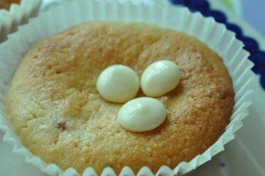 Mazarinmuffins med syltetøj og marcipan