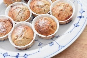 Mazarin syltetøjskager i muffinform m. marcipan & makroner