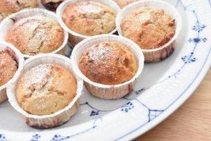 Mazarin syltetøjskager i muffinform m. marcipan & makroner