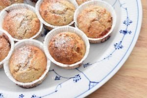 Mazarin syltetøjskager i muffinform m. marcipan & makroner