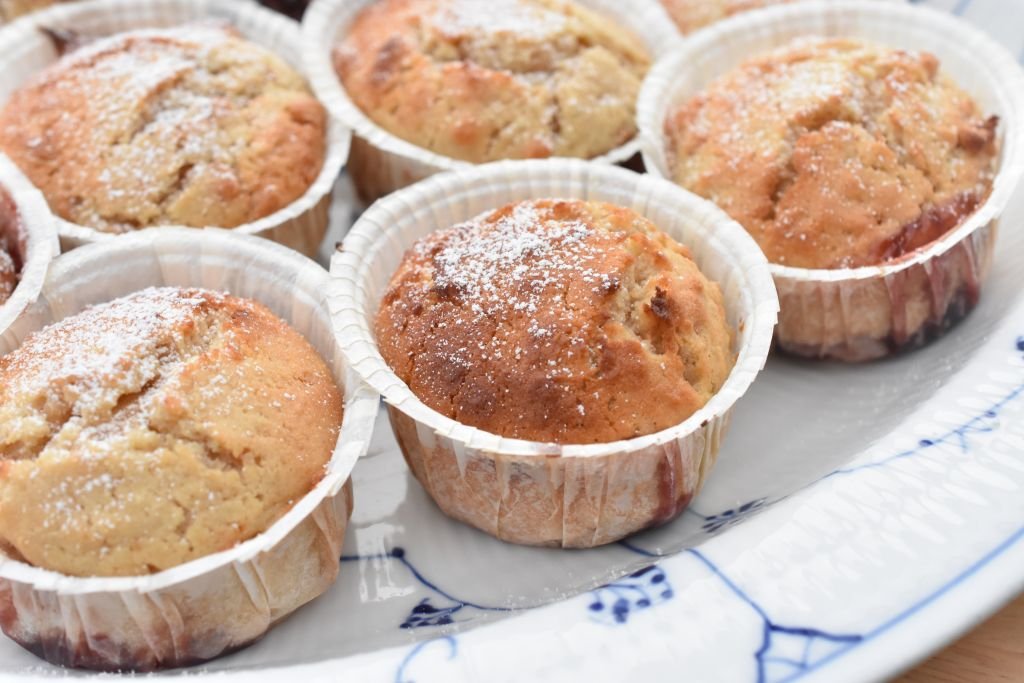 Mazarin syltetøjskager i muffinform m. marcipan & makroner