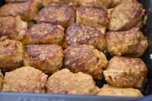 Krydrede kyllingefrikadeller – sunde & lækre