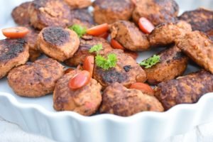 Krydrede kyllingefrikadeller – sunde & lækre