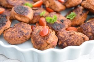 Krydrede kyllingefrikadeller – sunde & lækre