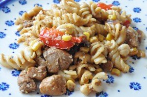 Pastaret med kylling, sesam, soya chili - nem