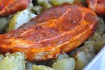 Pestokartofler og marinerede nakkekoteletter, grønne asparges og aioli