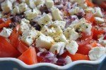Tomatsalat med rødløg og feta