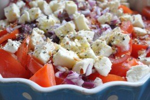 Tomatsalat med feta og rødløg
