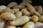 Ovnbagte kartofler med soltørrede tomater og rødløg