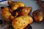 Ovnbagte kartofler med soltørrede tomater og rødløg