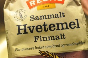 Grovboller med fuldkornsmel og bananer