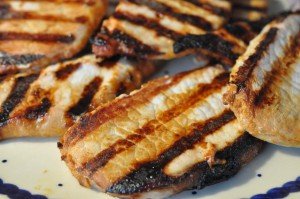 Koteletter og kartofler på grill - nem opskrift