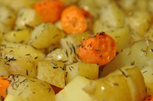 Koteletter og kartofler på grill - nem opskrift