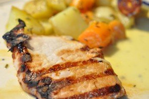 Koteletter og kartofler på grill - nem opskrift