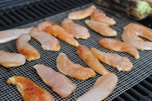 Marineret kyllingefilet og søde majs på grillen
