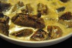 Kalvesteaks på pande i flødesovs - med kartofler