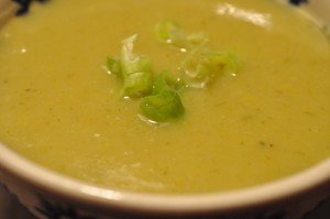 Kartoffelporresuppe med hvidløg