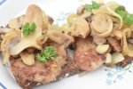 Mørbradbøffer med champignon og bløde løg
