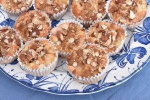 Æblemuffins med marcipan - lækre muffins med æbler