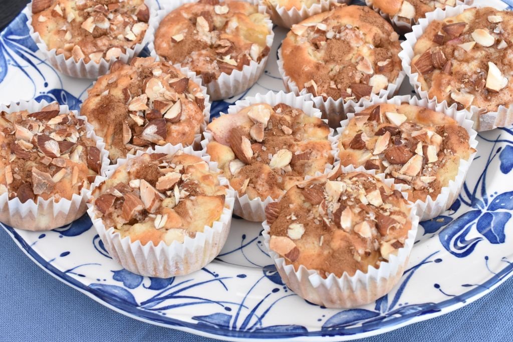 Æblemuffins med marcipan - lækre muffins med æbler