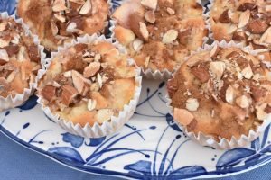 Æblemuffins med marcipan - lækre muffins med æbler