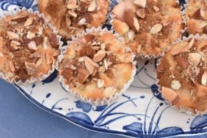 Æblemuffins med marcipan - lækre muffins med æbler