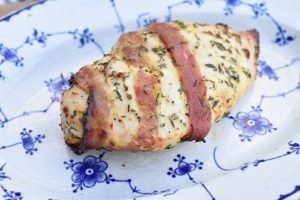 Sennepskylling i ovn med bacon - nem opskrift