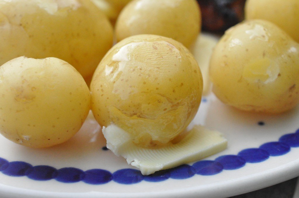 Nye kartofler med smør