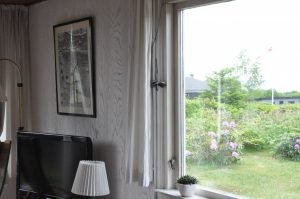 Sommerhuslykke, grill og dybblå himmel