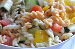 Pastasalat med olie eddike dressing - opskrift 