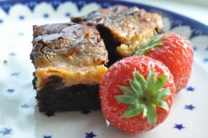 Brownie med karamel af kondenseret mælk