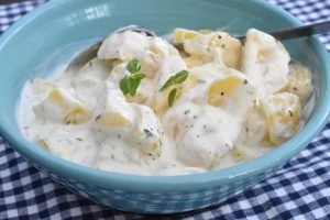 Kartoffelsalat med creme fraiche og timian