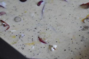 Æggekage i ovn med bacon, feta og rødløg