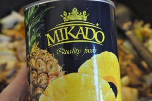 Koteletter i fad med karry, ananas og kokosmælk