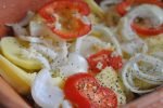 Kalkunbryst i baconsvøb med flødekartofler i Römertopf