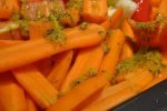 Koteletter i fad med grøntsager og marinade