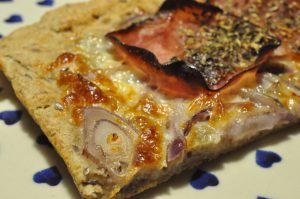 Pizza af koldthævet dej - nemt og hurtigt