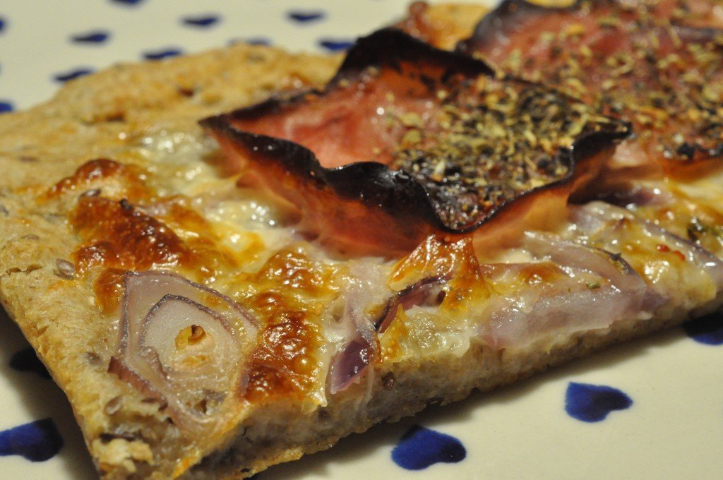 Pizza af koldthævet dej - nemt og hurtigt