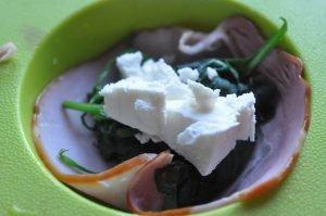 Æggemuffins med spinat, skinke & feta opskrift 