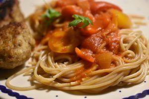 Peperonata opskrift - pasta m. peberfrugtsovs 